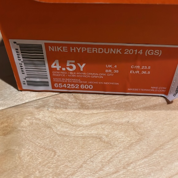 NIB Nike Hyperdunk Boys Size 4.5 - Picture 2 of 10